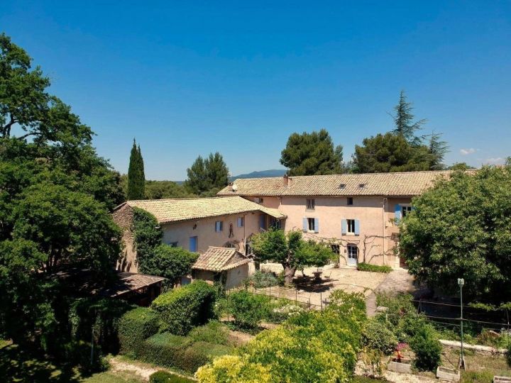 Provencale Bastide + offbeat accommodations