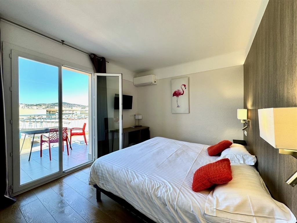 MURS - HOTEL BUREAU 3* A PIED DE LA PLAGE -