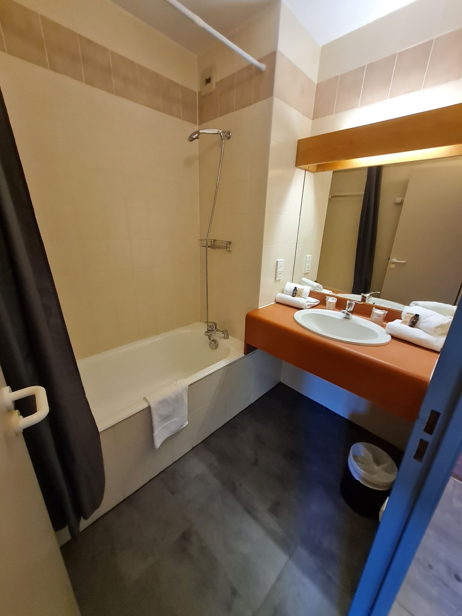 commercial local for sale on CAZERES SUR L ADOUR (40270)